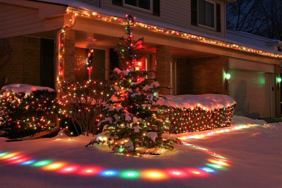 Украшение двора на новый год