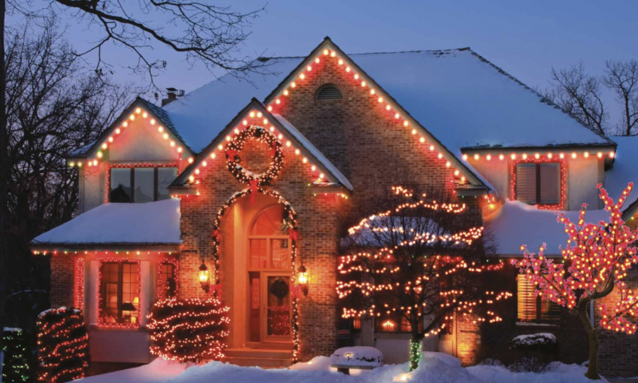 Праздничное освещение загородного дома