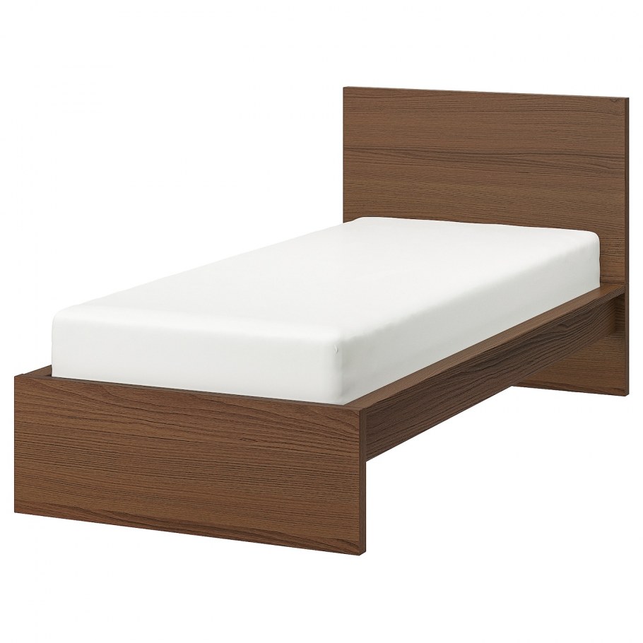 Бело коричневая спальня