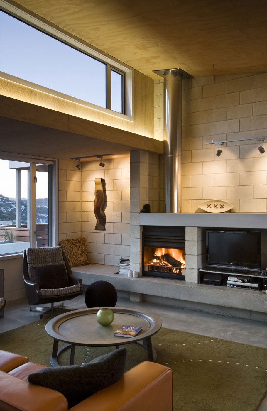 Стильный камин в современном стиле