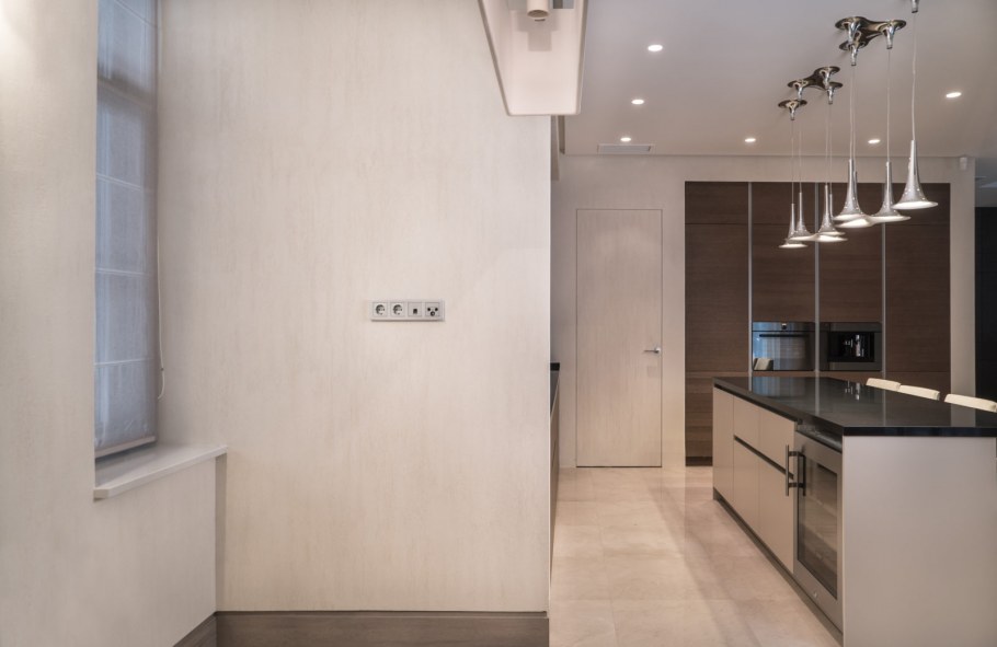 Штукатурка травертин в интерьере кухни