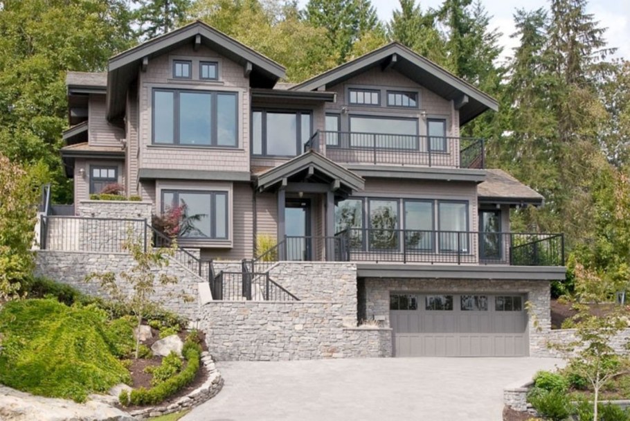 Каменный загородный дом