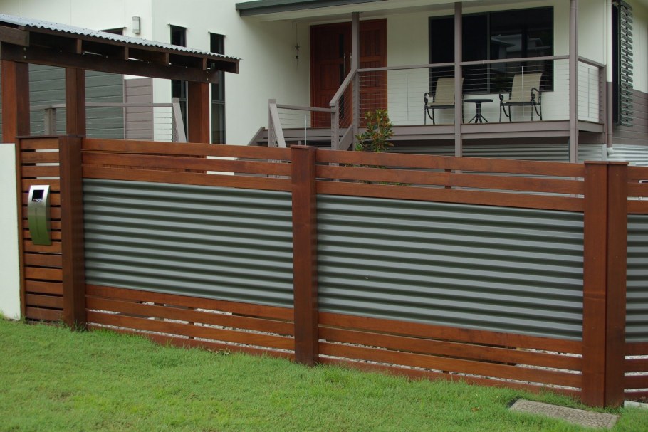 Комбинированный деревянный забор