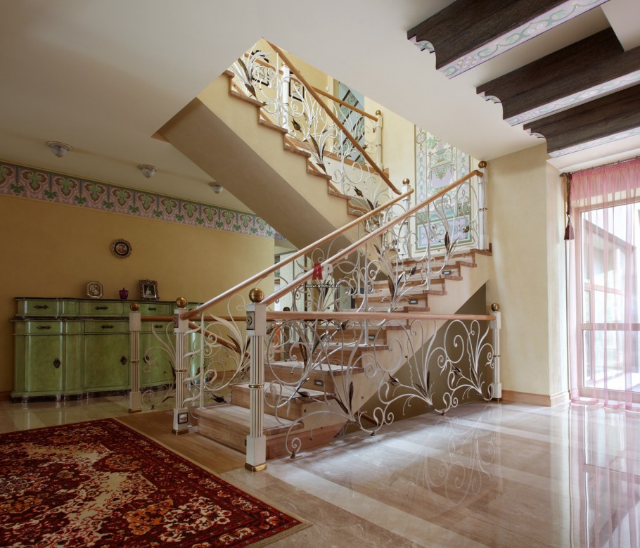 Интерьер прихожей в дачном доме