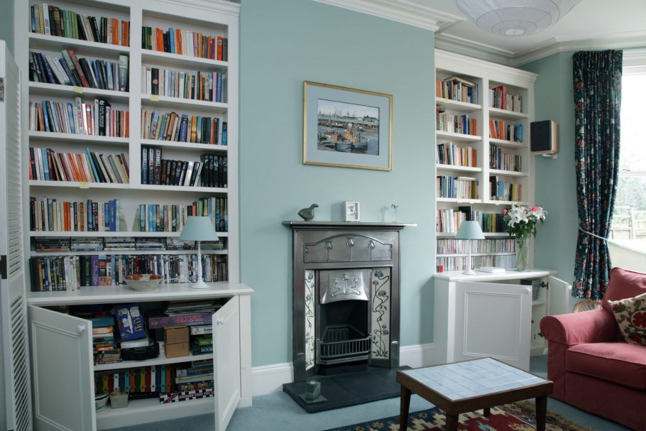 Встроенный книжный стеллаж