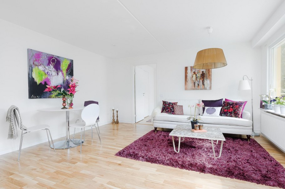 Красивые светлые обои в спальню