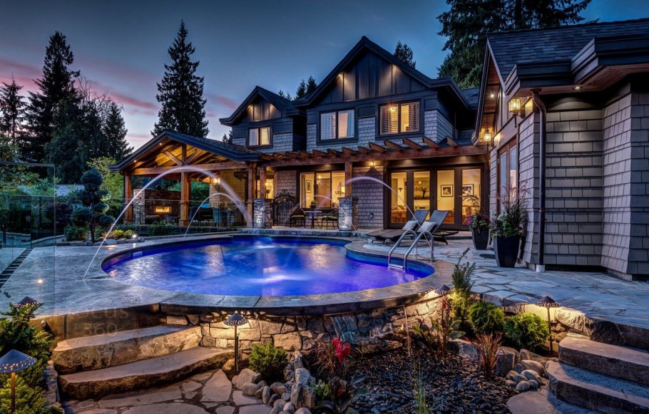 Шикарная дача с бассейном