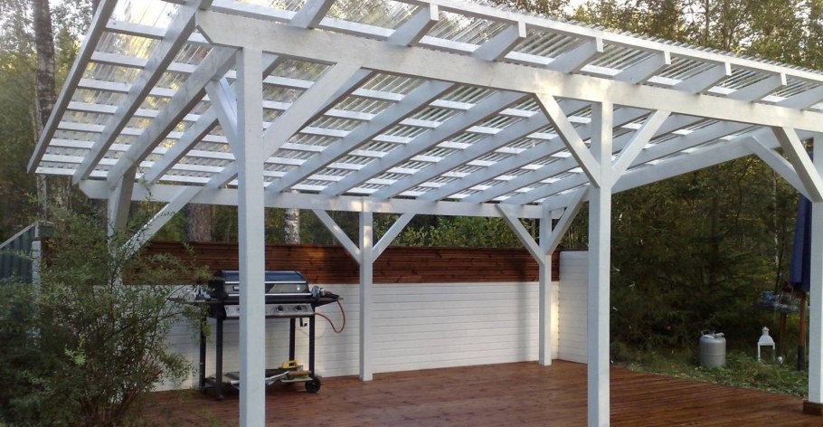 Деревянный навес с поликарбонатом