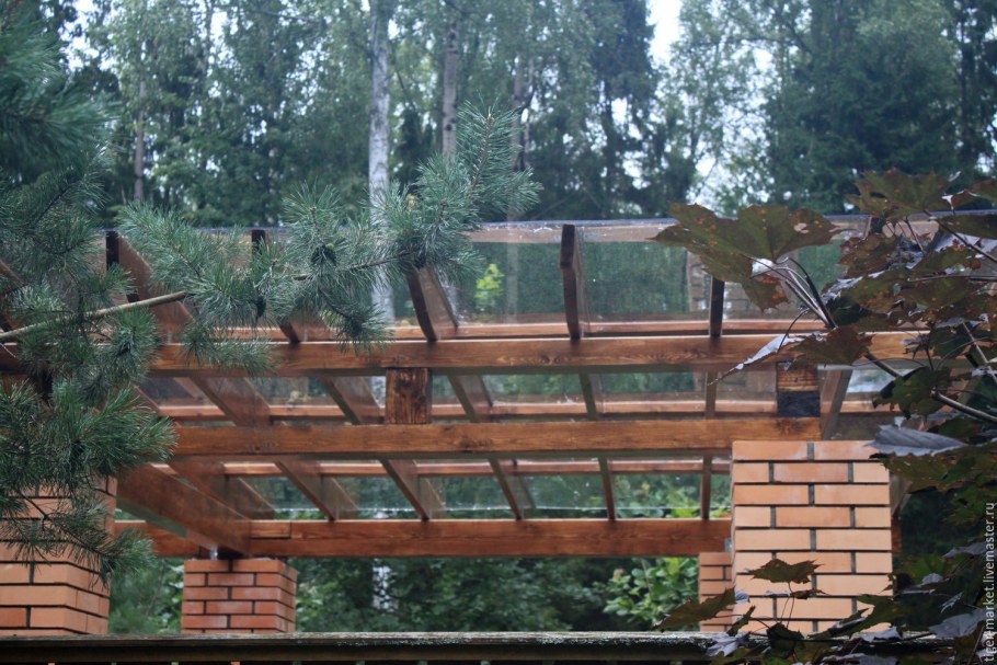 Беседка с прозрачной крышей