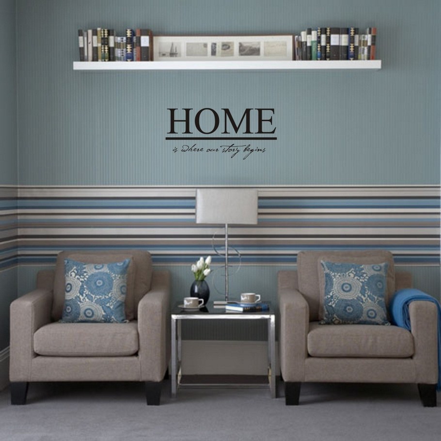 Горизонтальные полосы на стене в интерьере