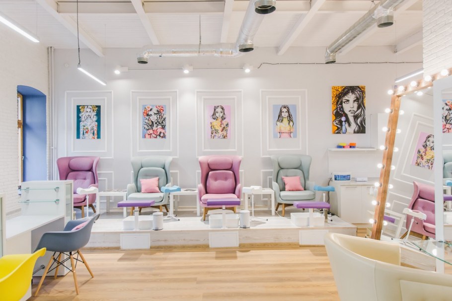 Интерьер салона красоты в стиле арт