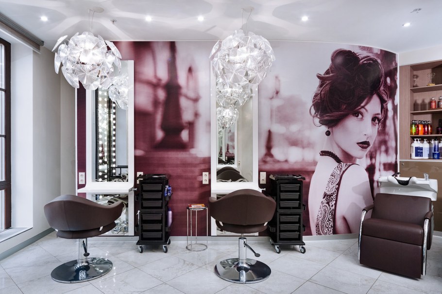 Парикмахерская в розовом цвете