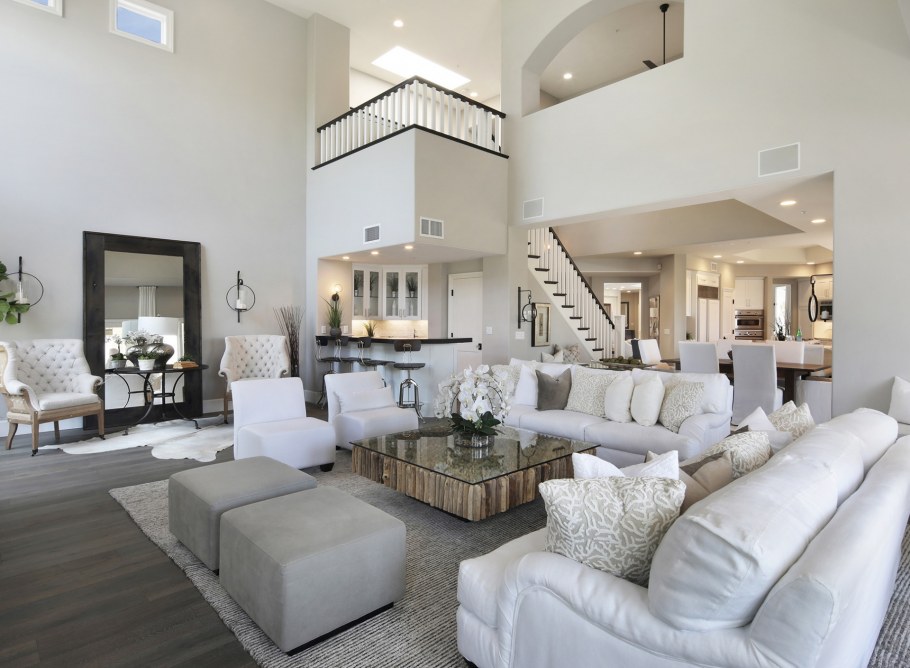 Гостиная в большом доме