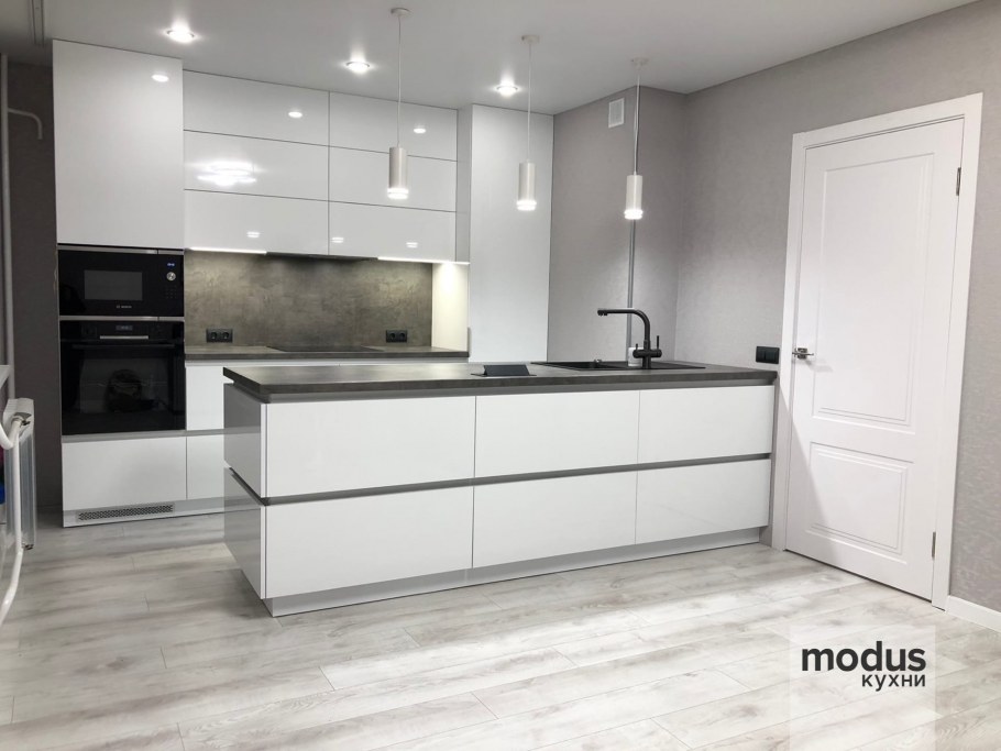 Кухня икеа Рингульт белый глянец с золотыми ручками