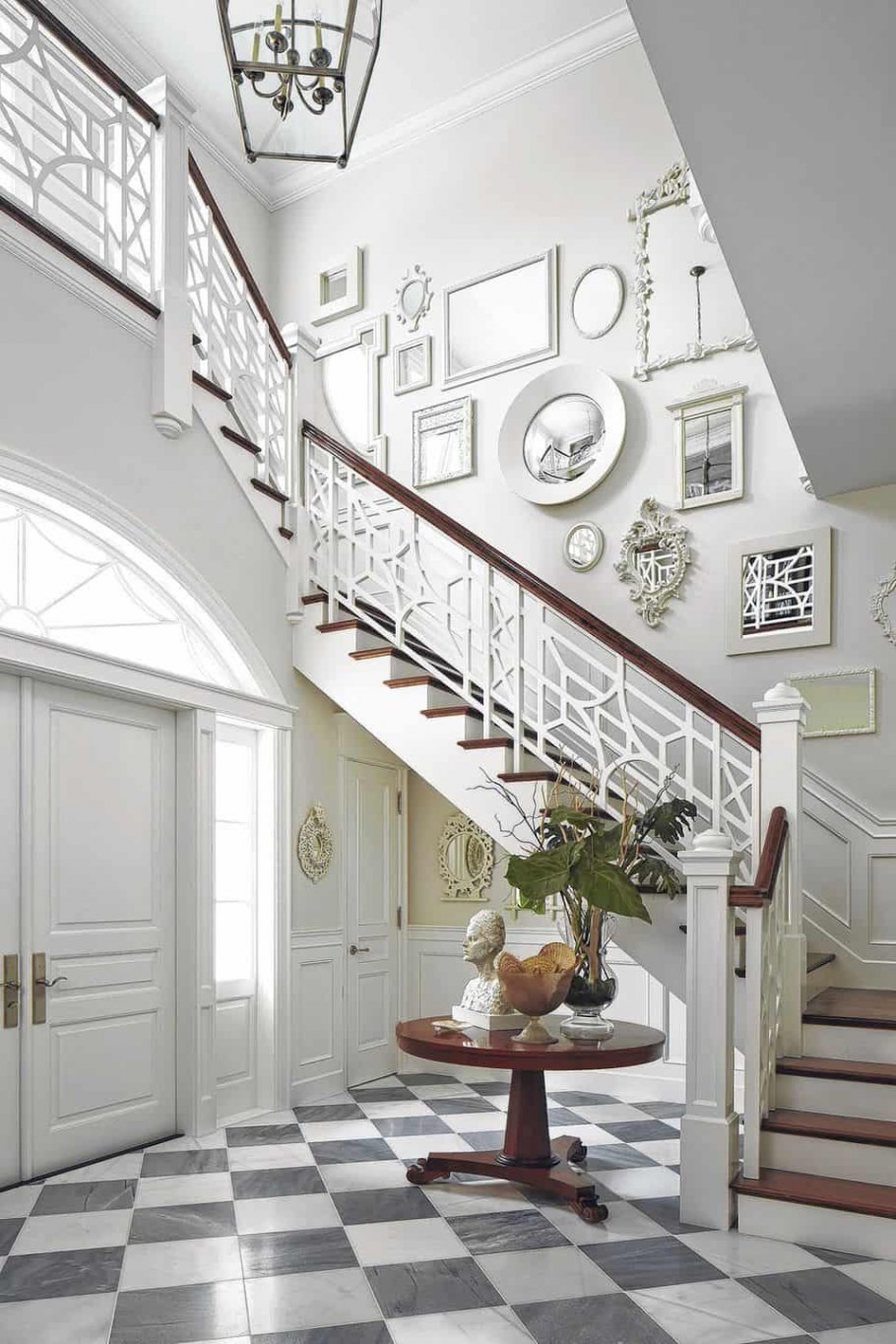 Лестница в неоклассическом стиле