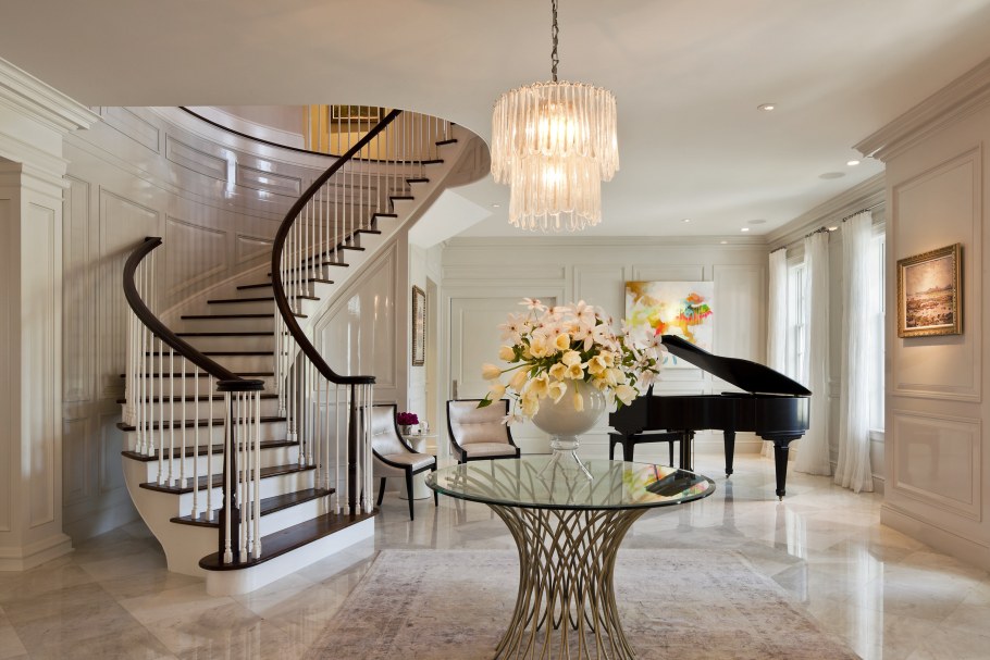 Красивый интерьер холла