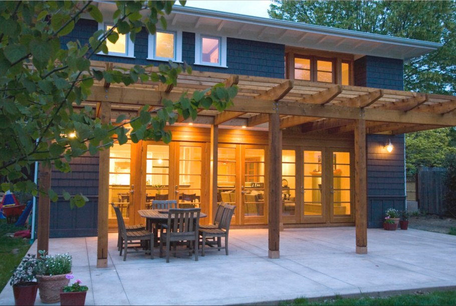 Веранда с плоской крышей пристроенная к дому