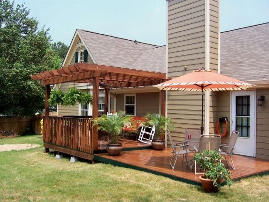 Пергола деревянная к дому