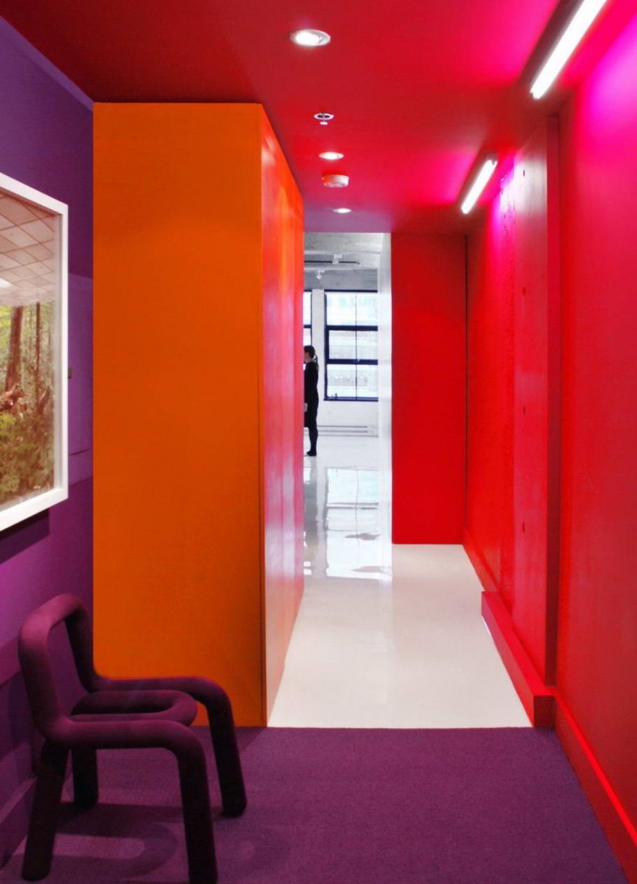 Прихожая в оранжевых тонах