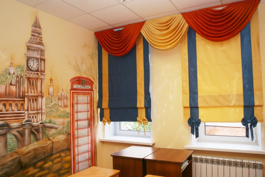 Римская штора в гостиной