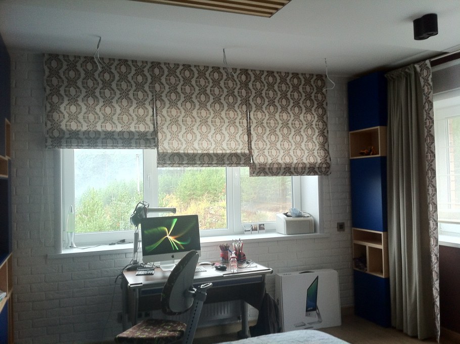 Жалюзи для эркера в доме