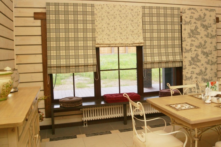 Интерьер 1416х2000 с окном и римскими шторами