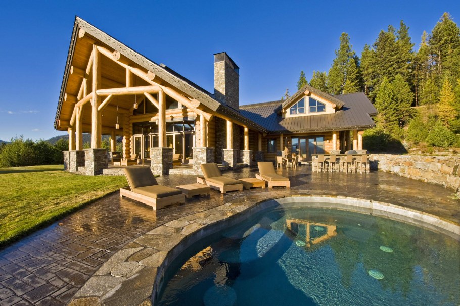 Деревянные коттеджи с бассейном