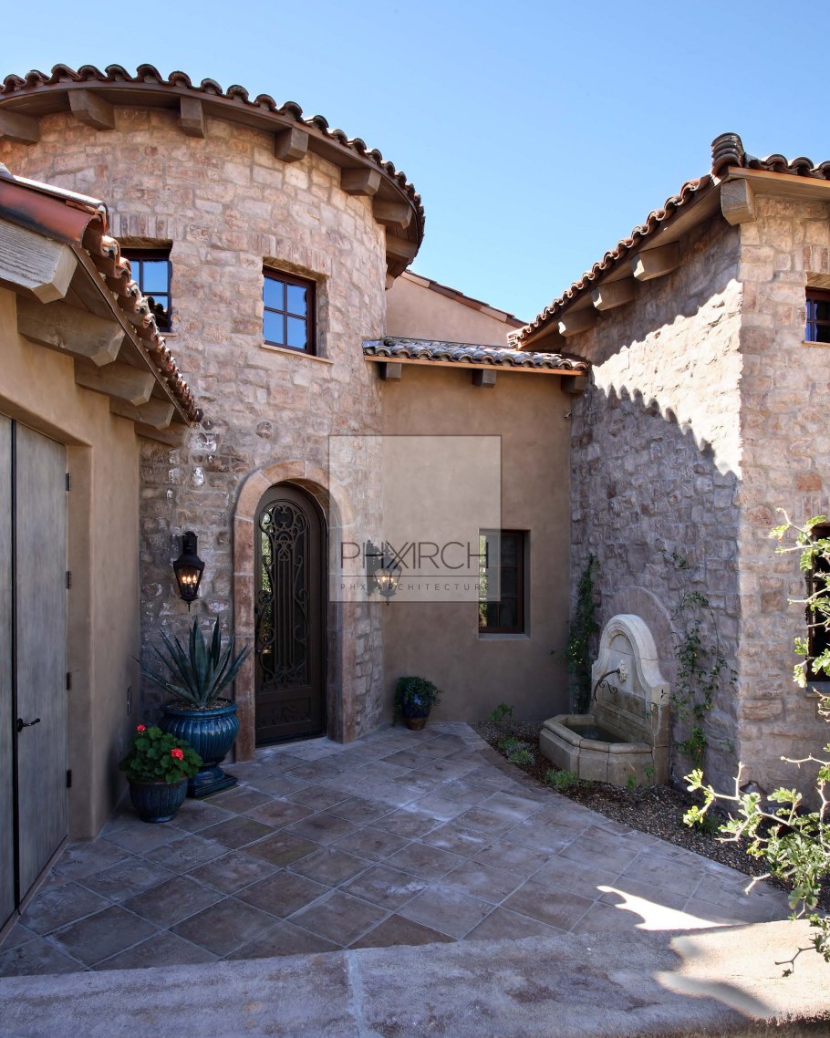 Прихожая в испанском стиле