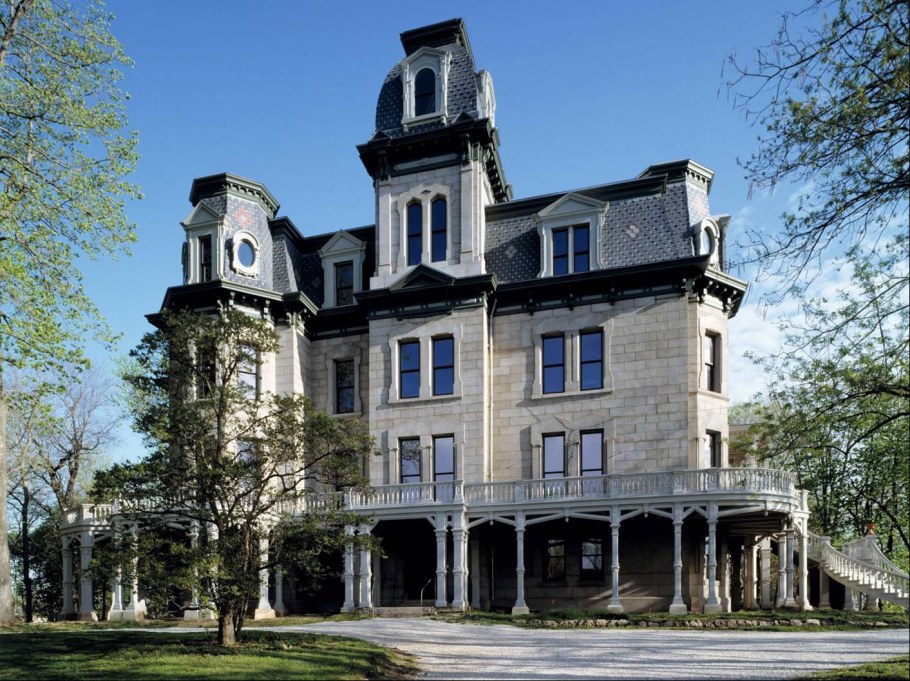 Готический Викторианский особняк в Англии