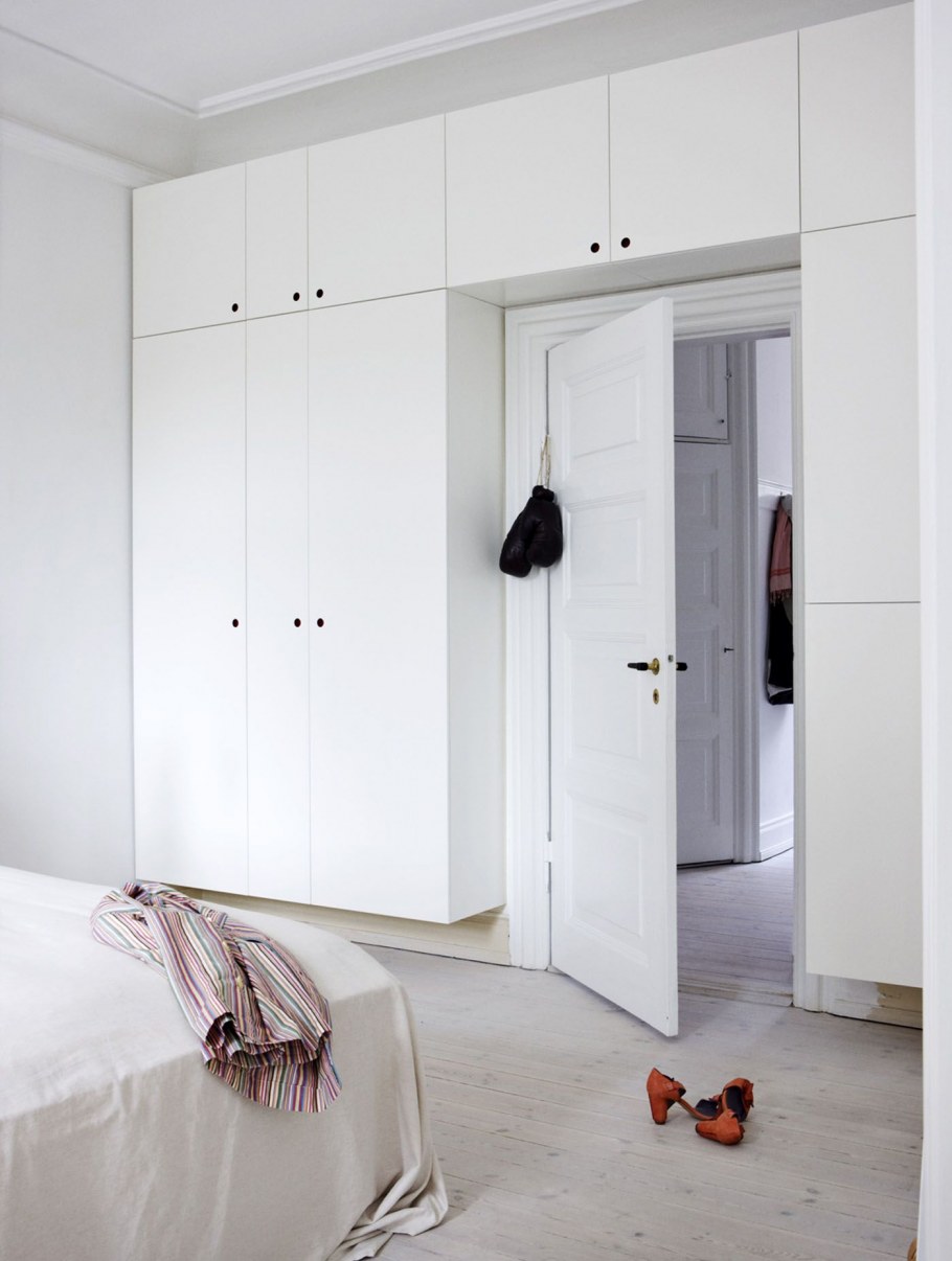 Антресоль над входной дверью в прихожей