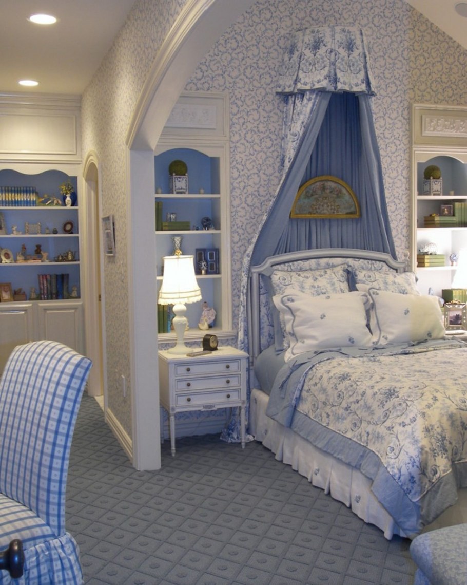 Комната для девочки в голубых тонах