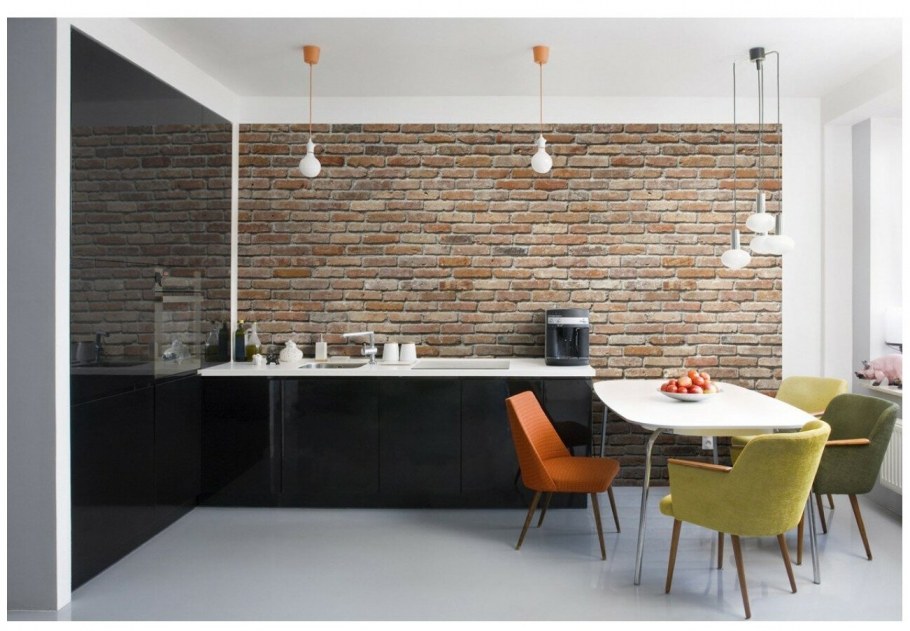 Кирпичная стена в интерьере