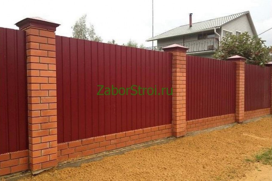 Забор с кирпичными столбами