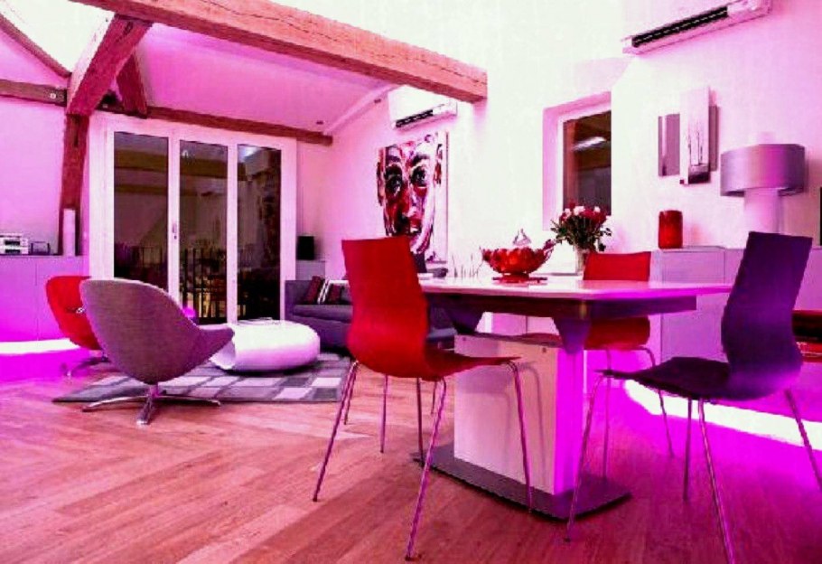 Малиновый в интерьере