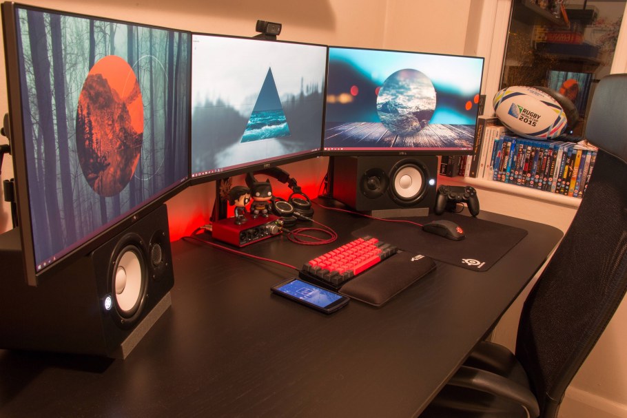 Игровая комната с компьютером