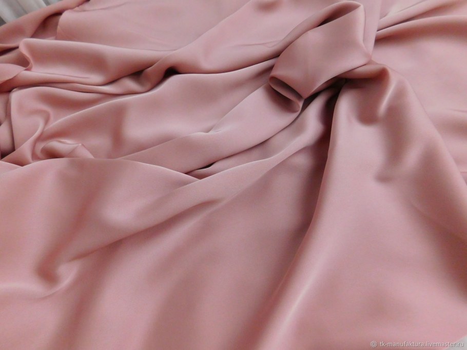 Пудрово серые стены