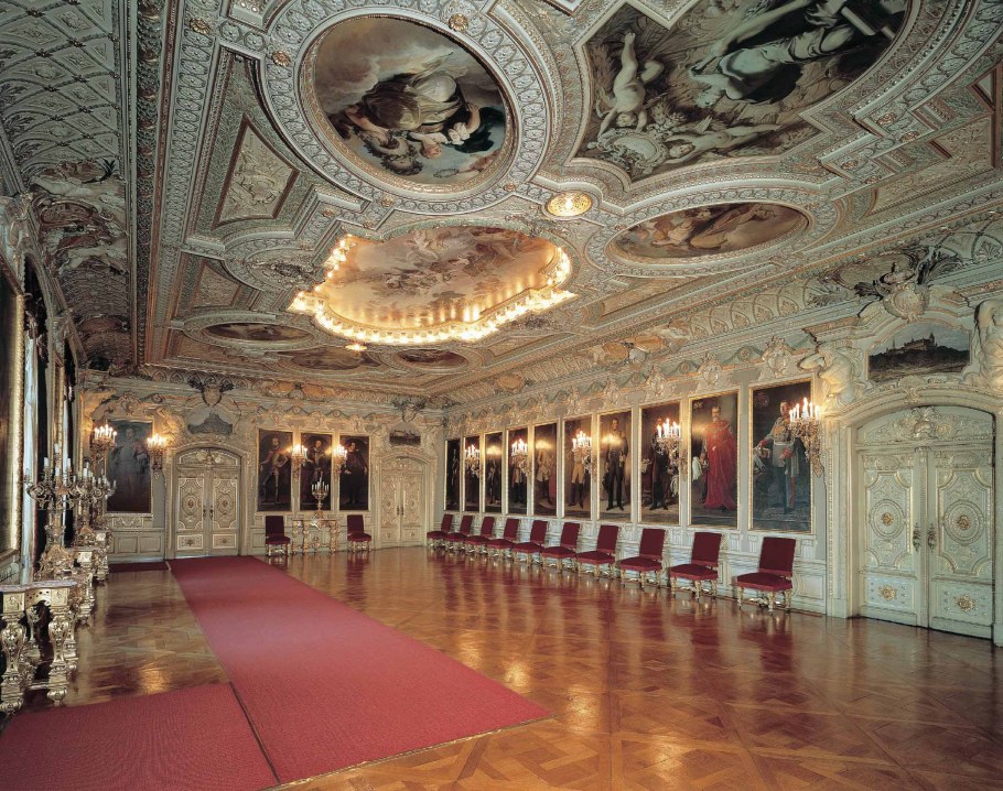 Замок Гогенцоллерн Германия внутри