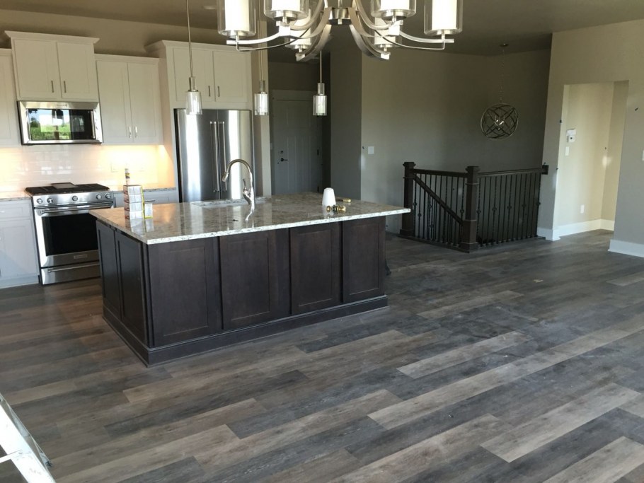 Серо бежевая кухня