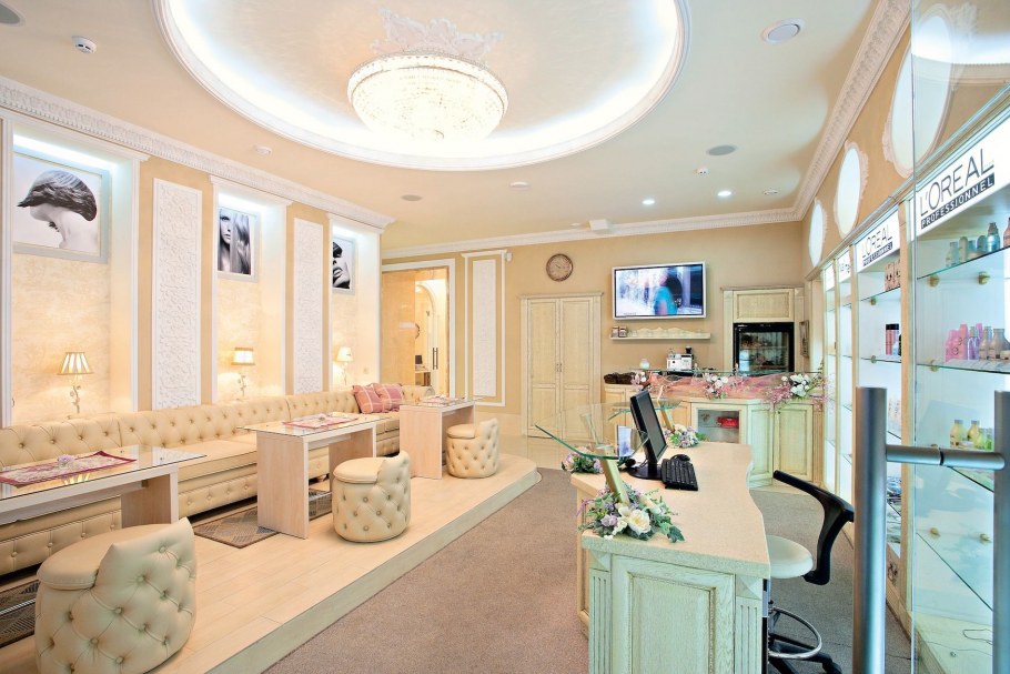 Холл в классическом стиле