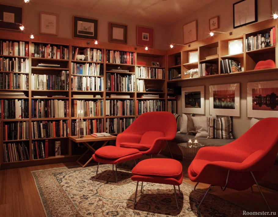 Комната с книжными полками