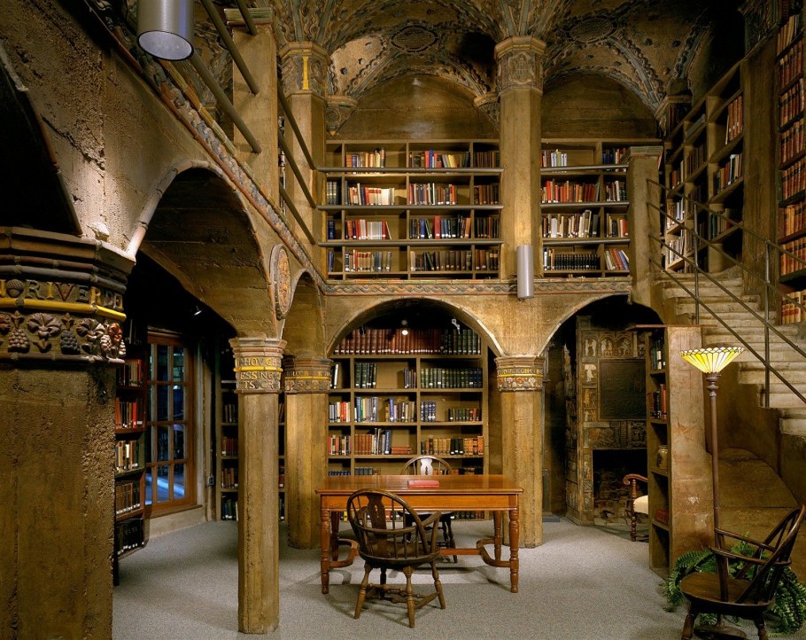 Книжный шкаф Гарри Поттер