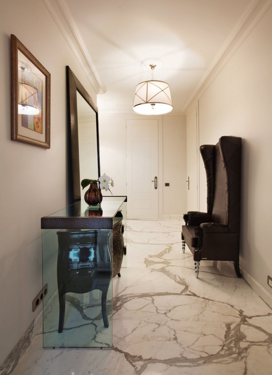 Прихожая с мраморным полом