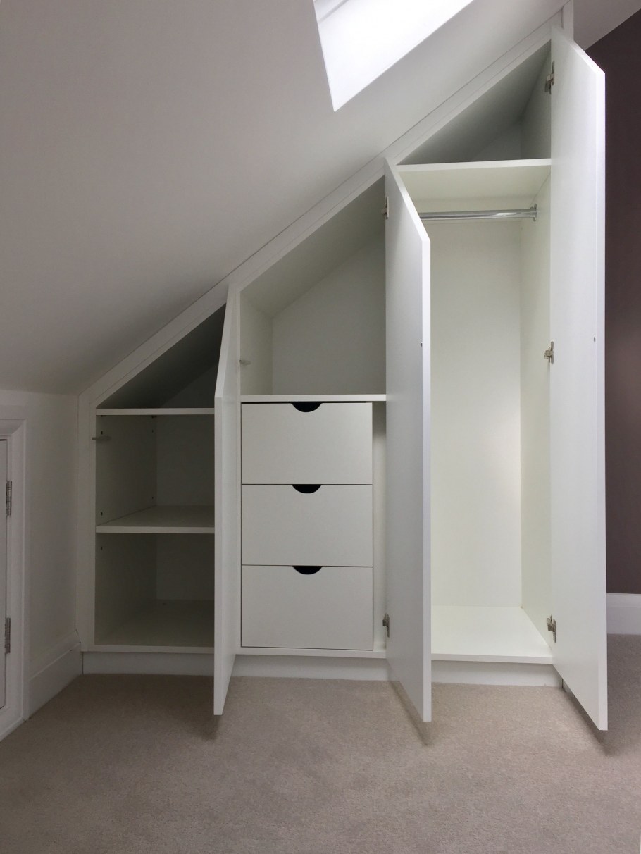 Мебель для мансардных комнат