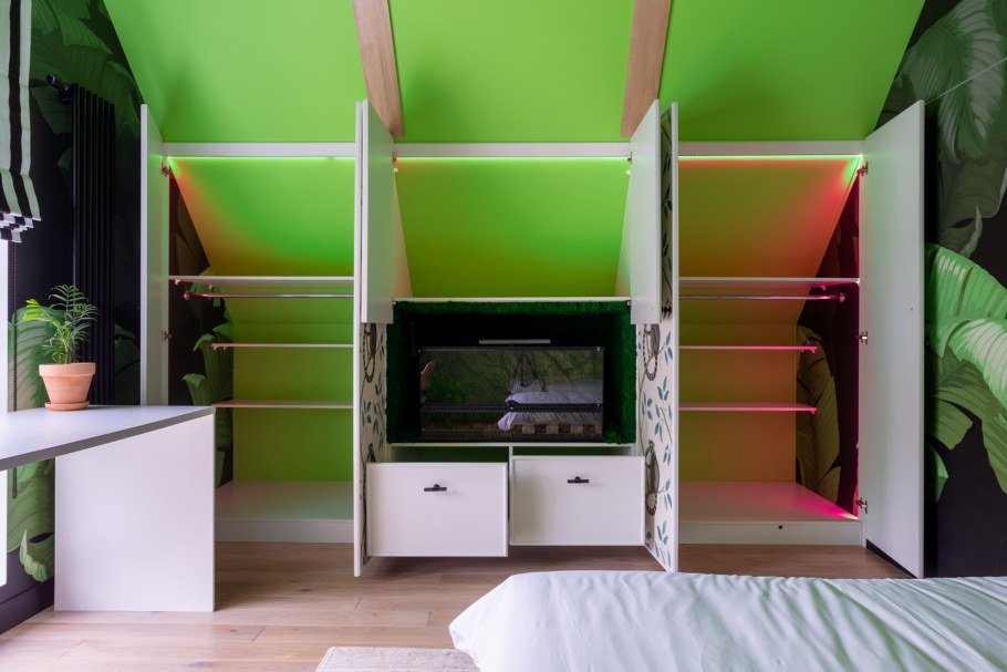 Встроенные шкафы в мансардном этаже