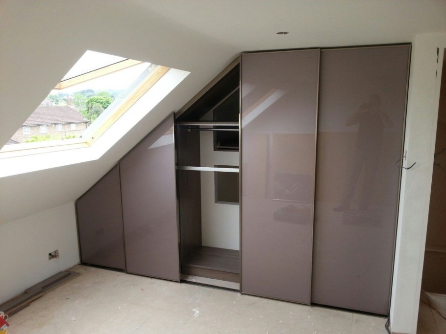 Шкаф на мансарде