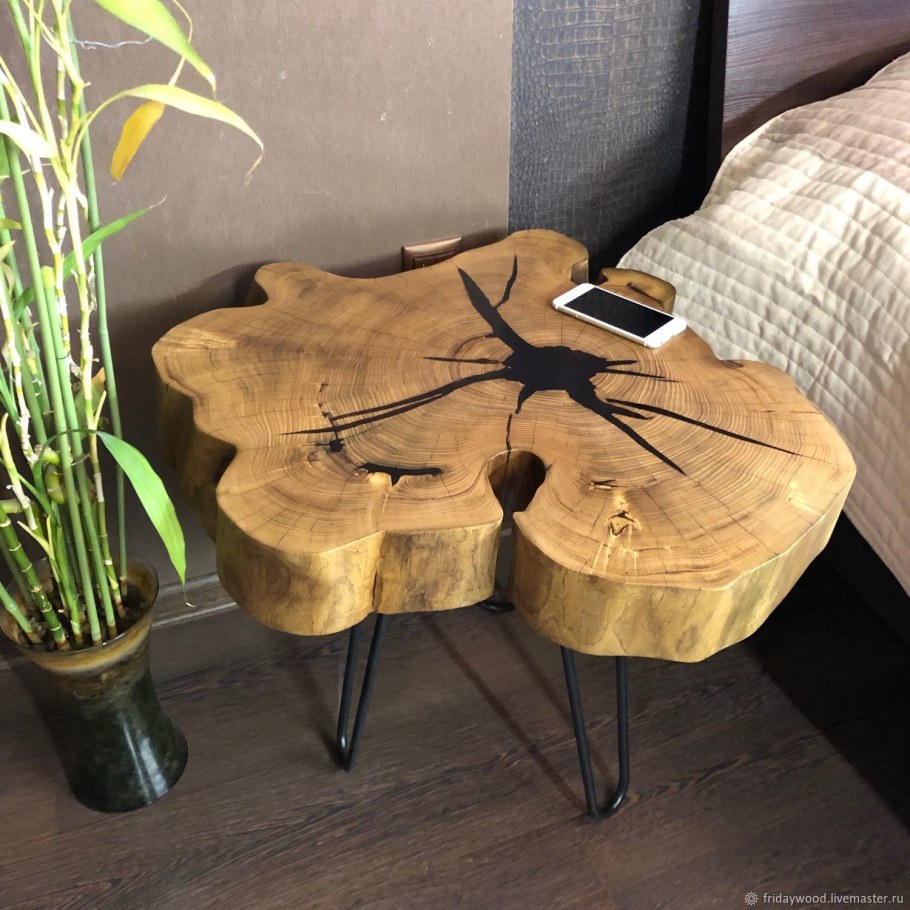 Журнальный столик из спилов дерева