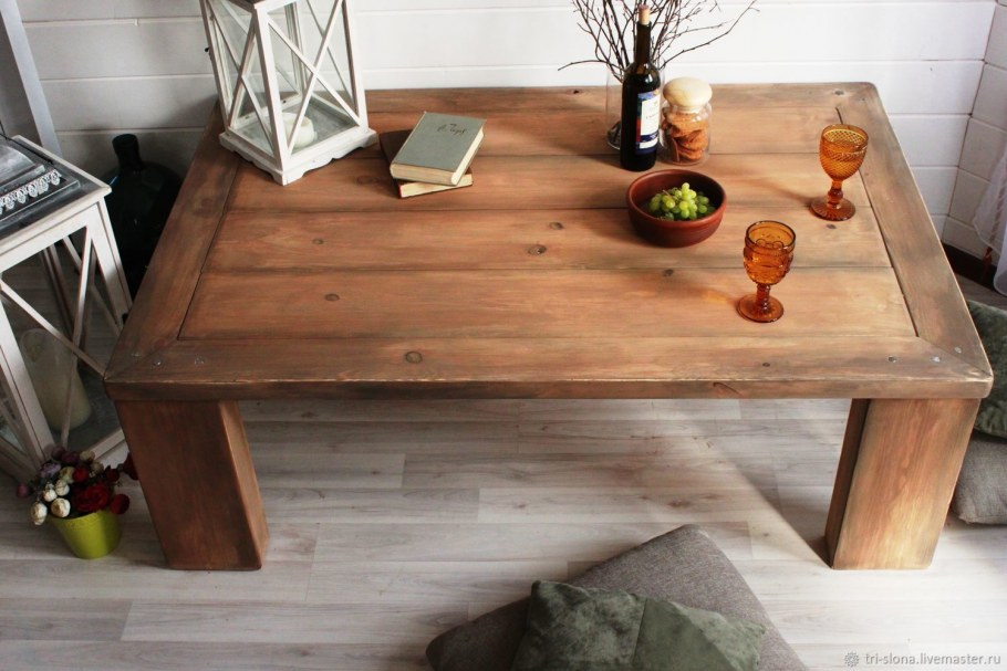 Старинный кофейный столик