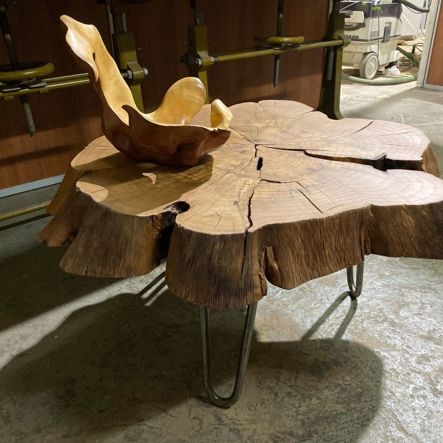 Необычные столы из дерева