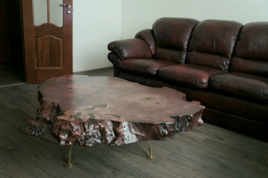 Журнальный стол из спила дерева