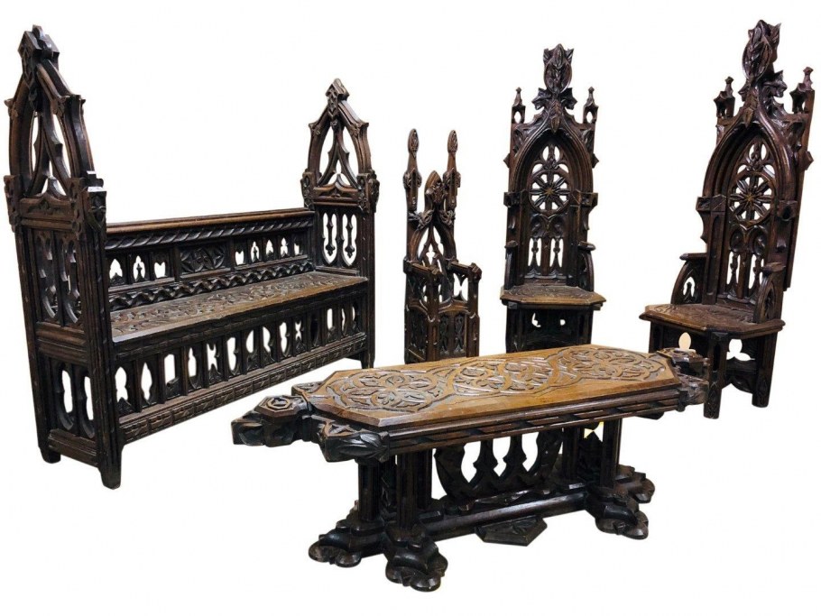 Готический стиль в интерьере спальни